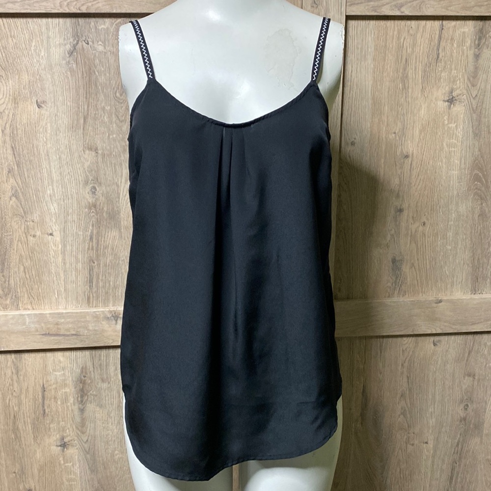 Jessica Simpson strappy tank top with off-white zig-zag strap pattern Like New